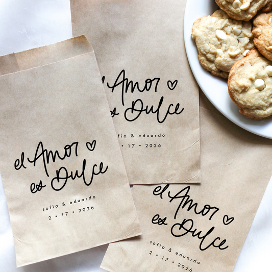 Personalized brown paper bags with 'el Amor es Dulce' text next to a plate of cookies.